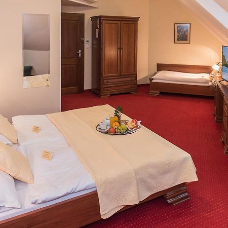 Hejtmansky Dvur Hotel Slaný Buitenkant foto