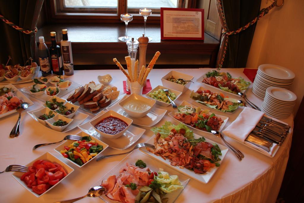 Hejtmansky Dvur Hotel Slaný Buitenkant foto