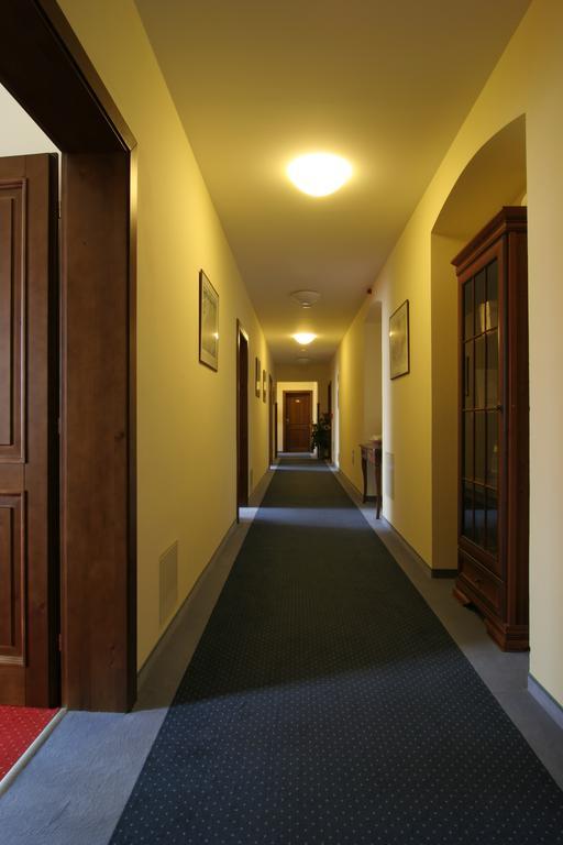 Hejtmansky Dvur Hotel Slaný Buitenkant foto