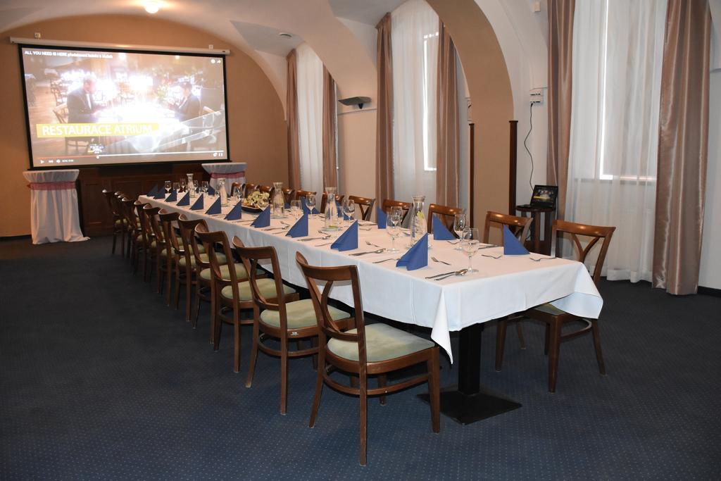 Hejtmansky Dvur Hotel Slaný Buitenkant foto