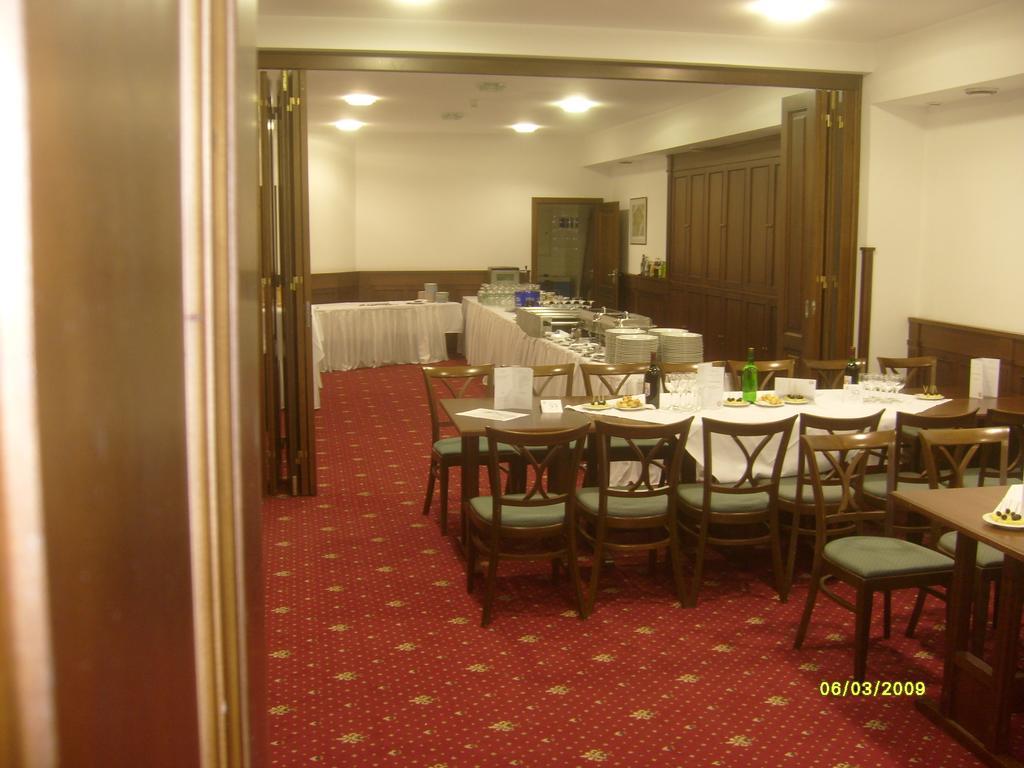Hejtmansky Dvur Hotel Slaný Buitenkant foto