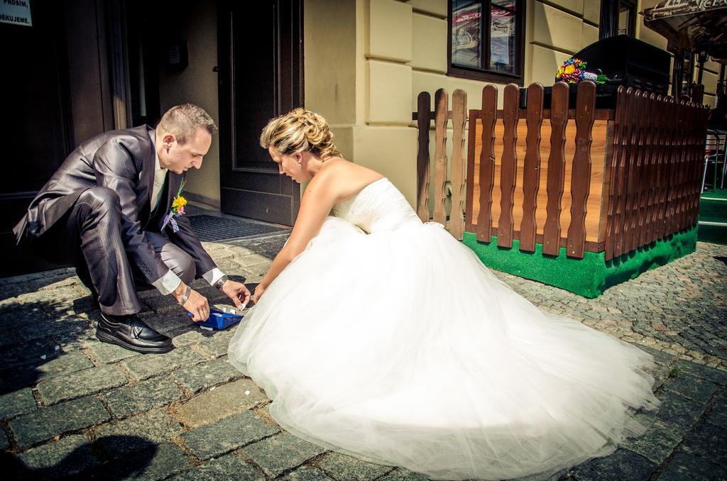 Hejtmansky Dvur Hotel Slaný Buitenkant foto