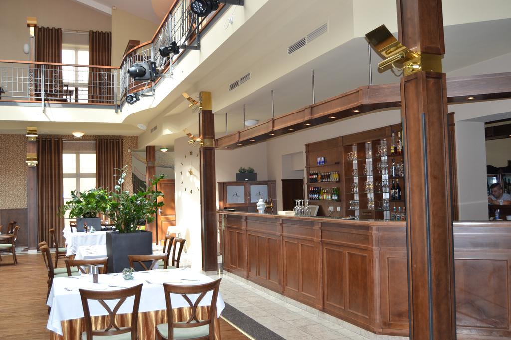 Hejtmansky Dvur Hotel Slaný Buitenkant foto