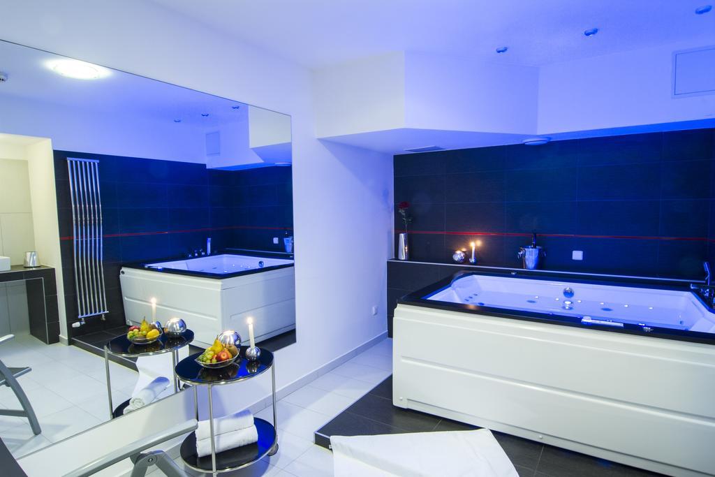 Hejtmansky Dvur Hotel Slaný Buitenkant foto