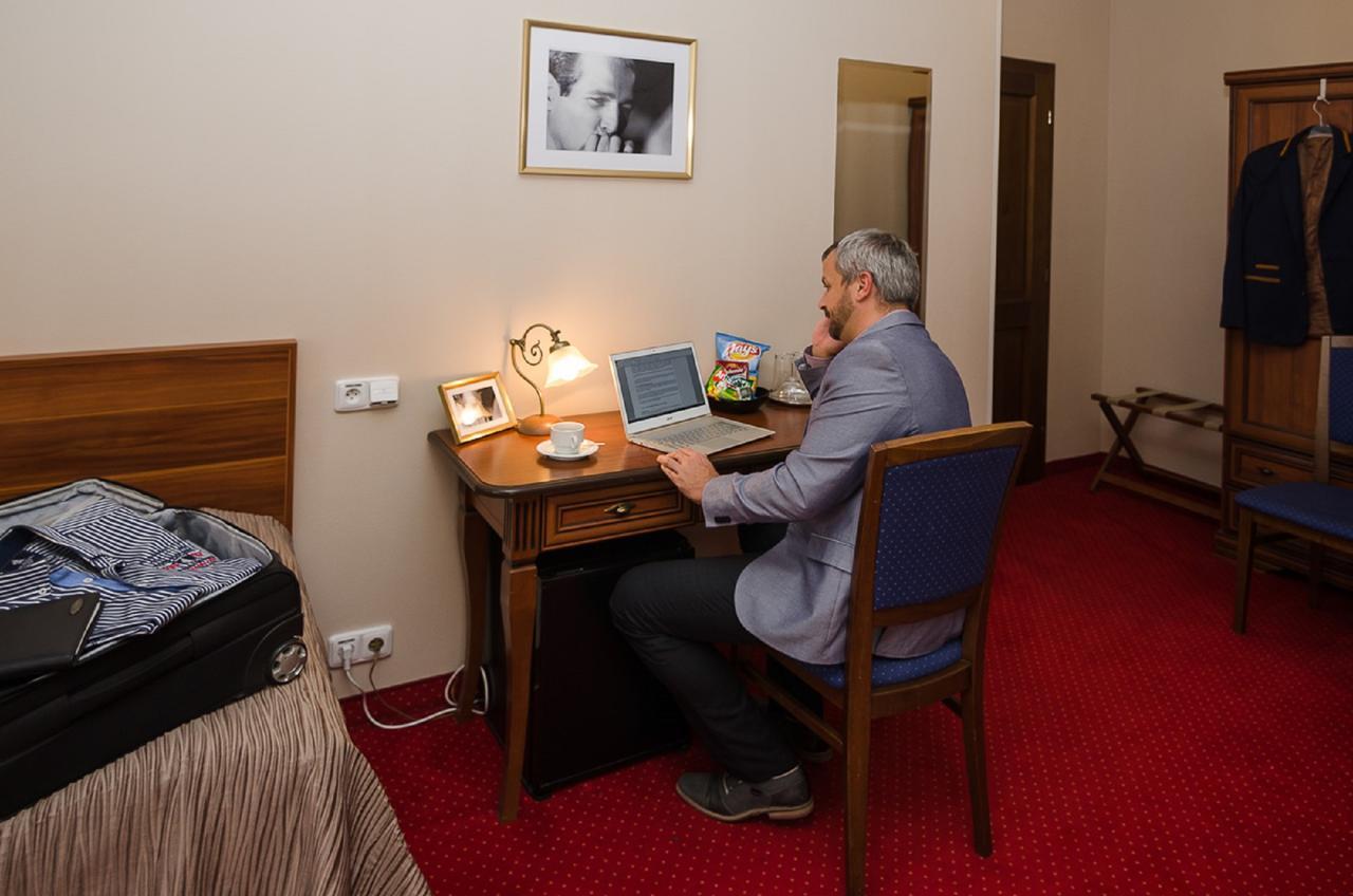 Hejtmansky Dvur Hotel Slaný Buitenkant foto