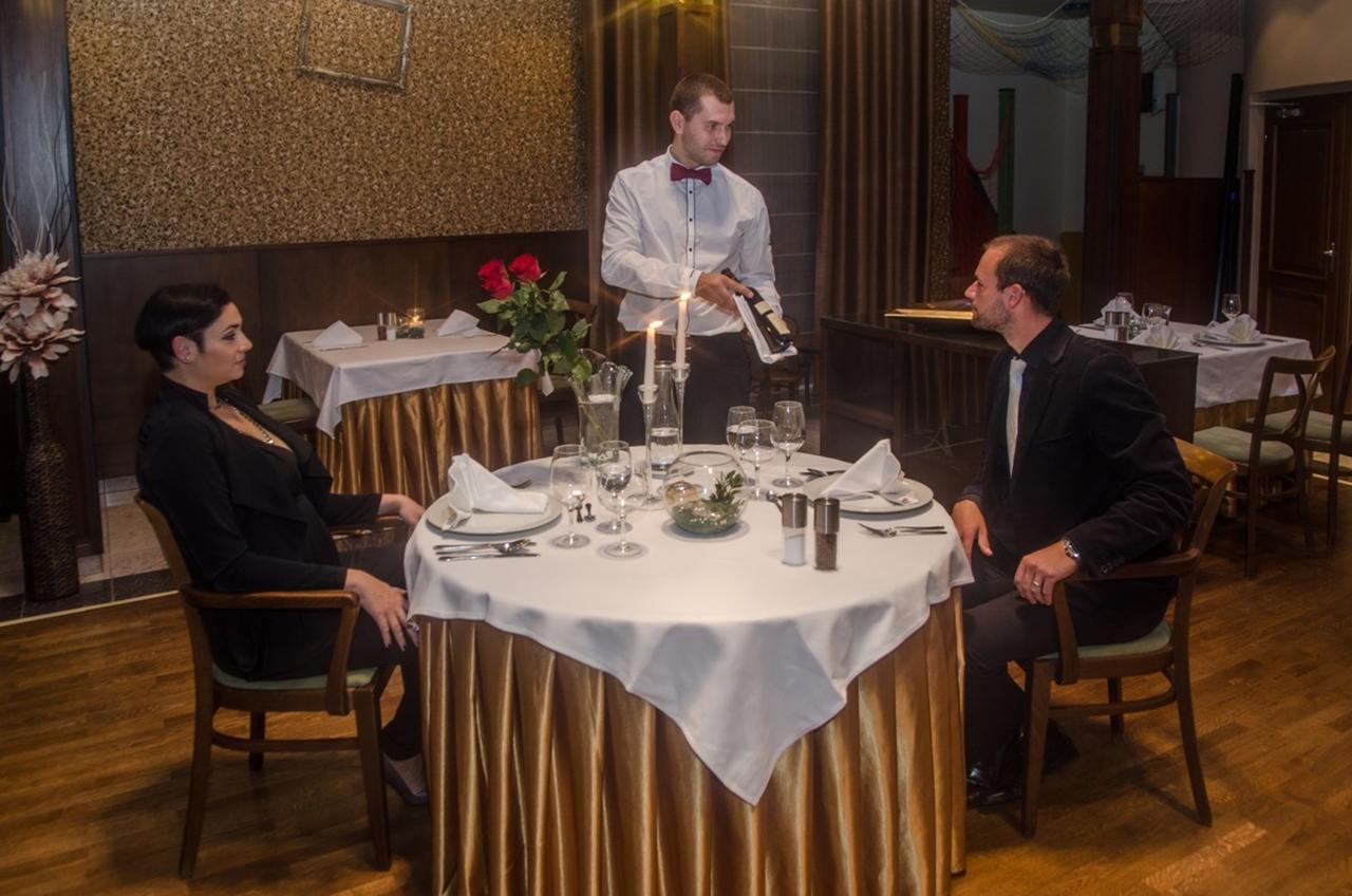 Hejtmansky Dvur Hotel Slaný Buitenkant foto