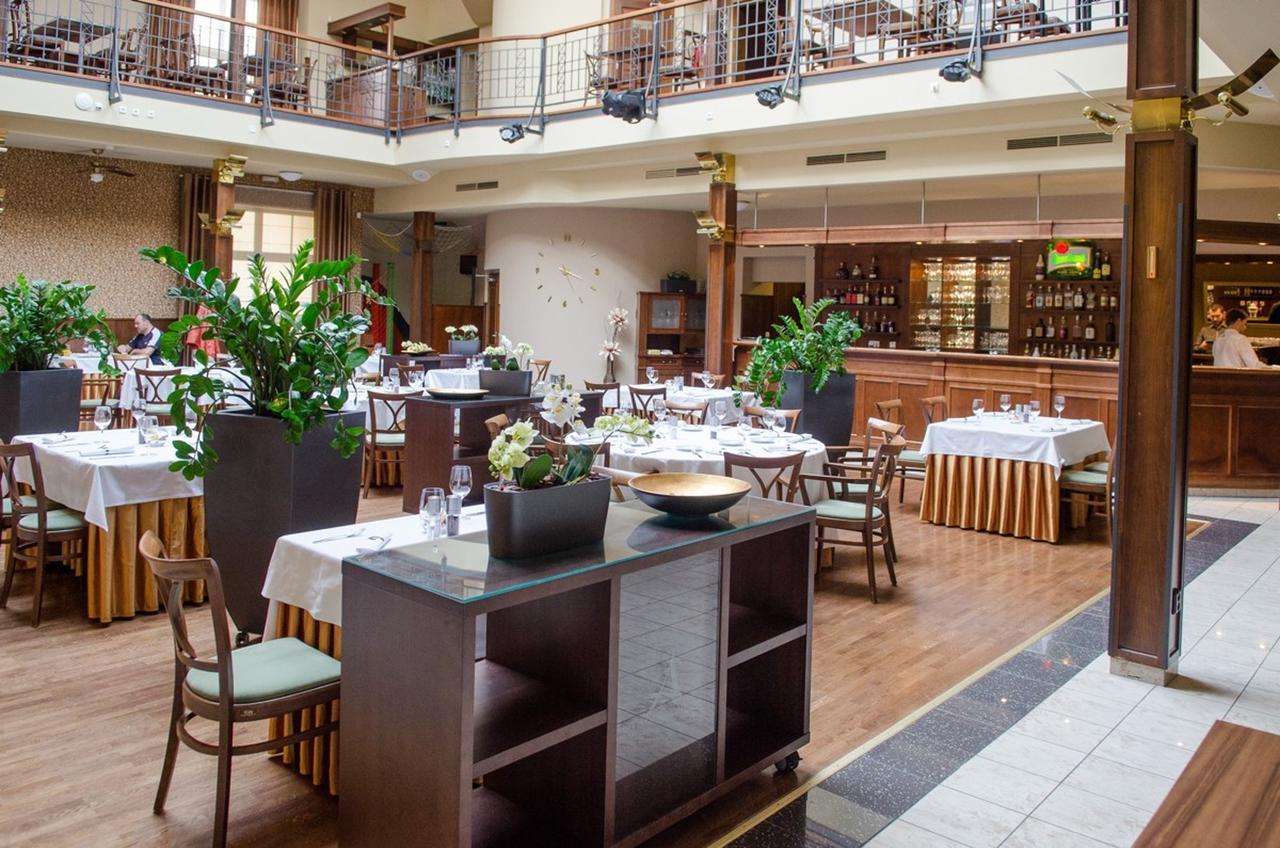 Hejtmansky Dvur Hotel Slaný Buitenkant foto